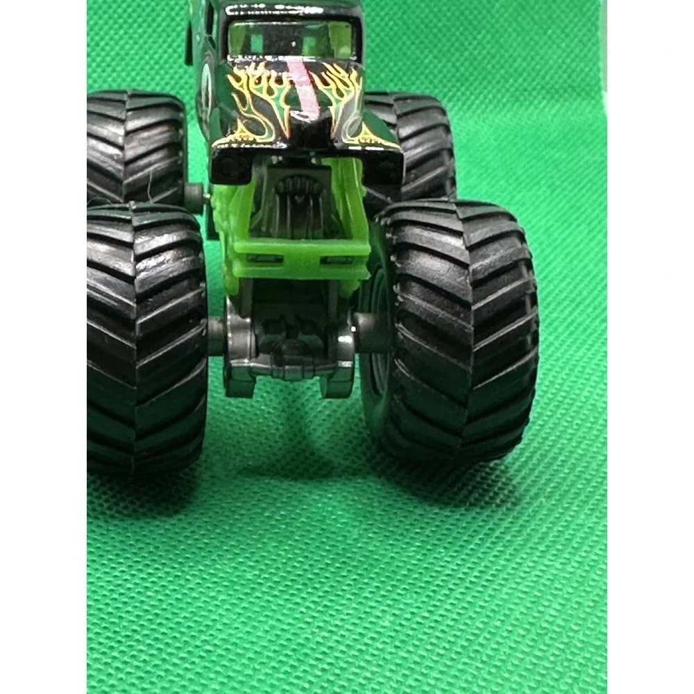 Hot Wheels Grave Digger 1:64 Monster Jam Monster Trucks Die cast Unknown Series